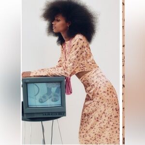 2 piece Zara set. Shirt and skirt . Size XS !!WORN ONCE!!